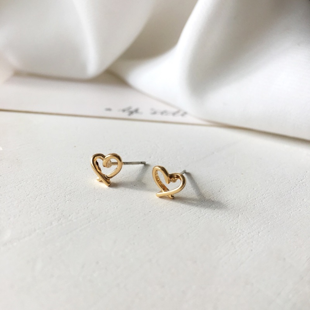 💙Wire Heart Stud Earrings - Picture 4 of 12